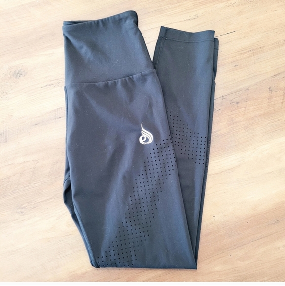 *RYDERWEAR BLACK PERFORATED LEGGINGS SZ XS NWOT* - Picture 4 of 8